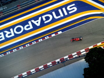 Vettel rueda en Marina Bay