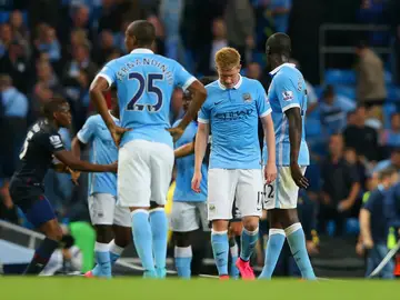 Los jugadores del City lamentan su derrota ante el West Ham Los jugadores del City lamentan su derrota ante el West Ham