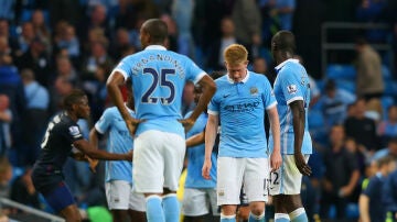 Los jugadores del City lamentan su derrota ante el West Ham