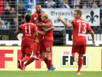 Arturo Vidal celebra su primer gol como jugador del Bayern en la Bundesliga