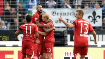 Arturo Vidal celebra su primer gol como jugador del Bayern en la Bundesliga