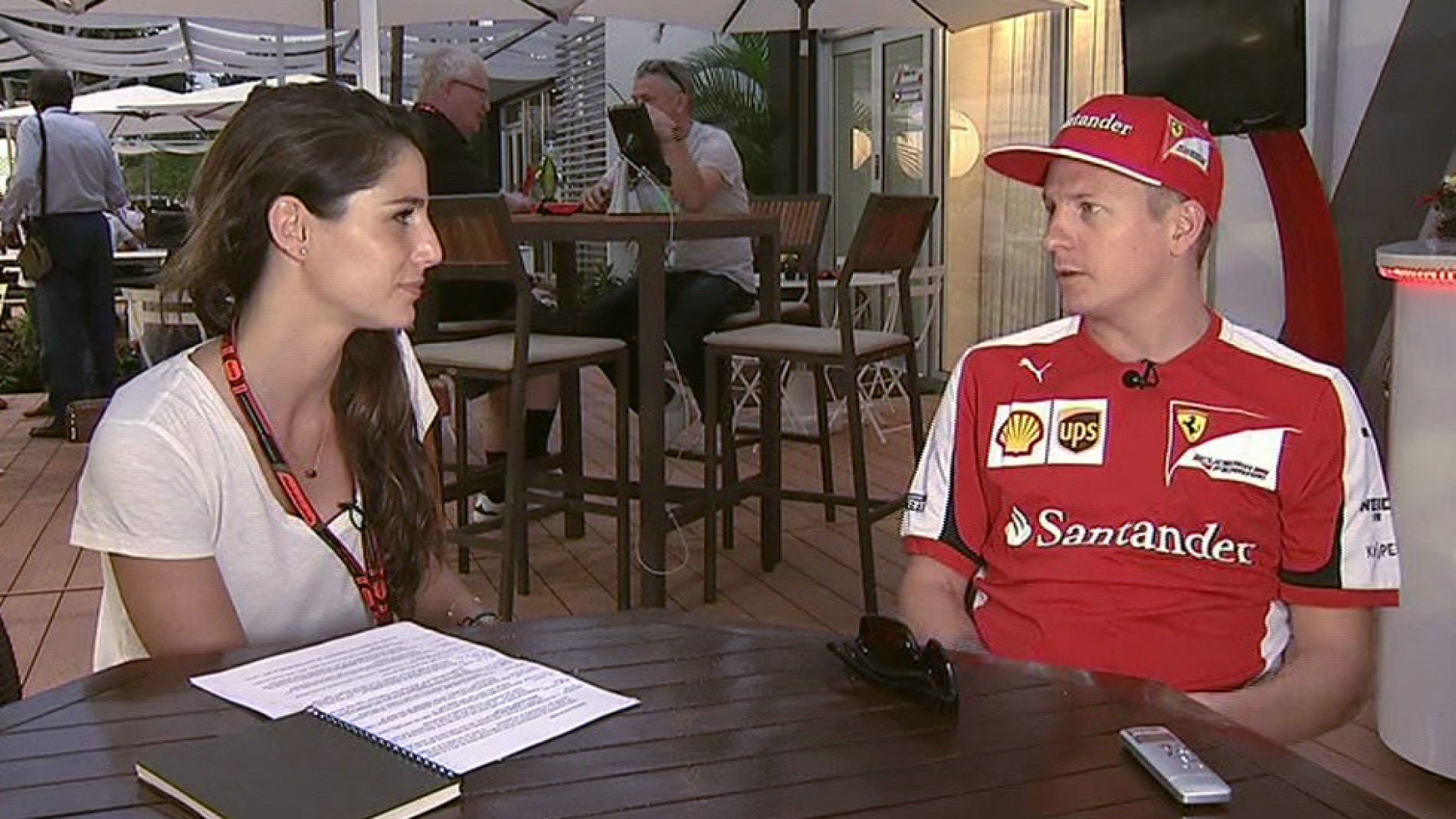 Luc&iacute;a Villal&oacute;n, con Kimi Raikkonen