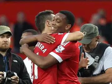 Martial celebra uno de sus goles con Ander Herrera Martial celebra uno de sus goles con Ander Herrera