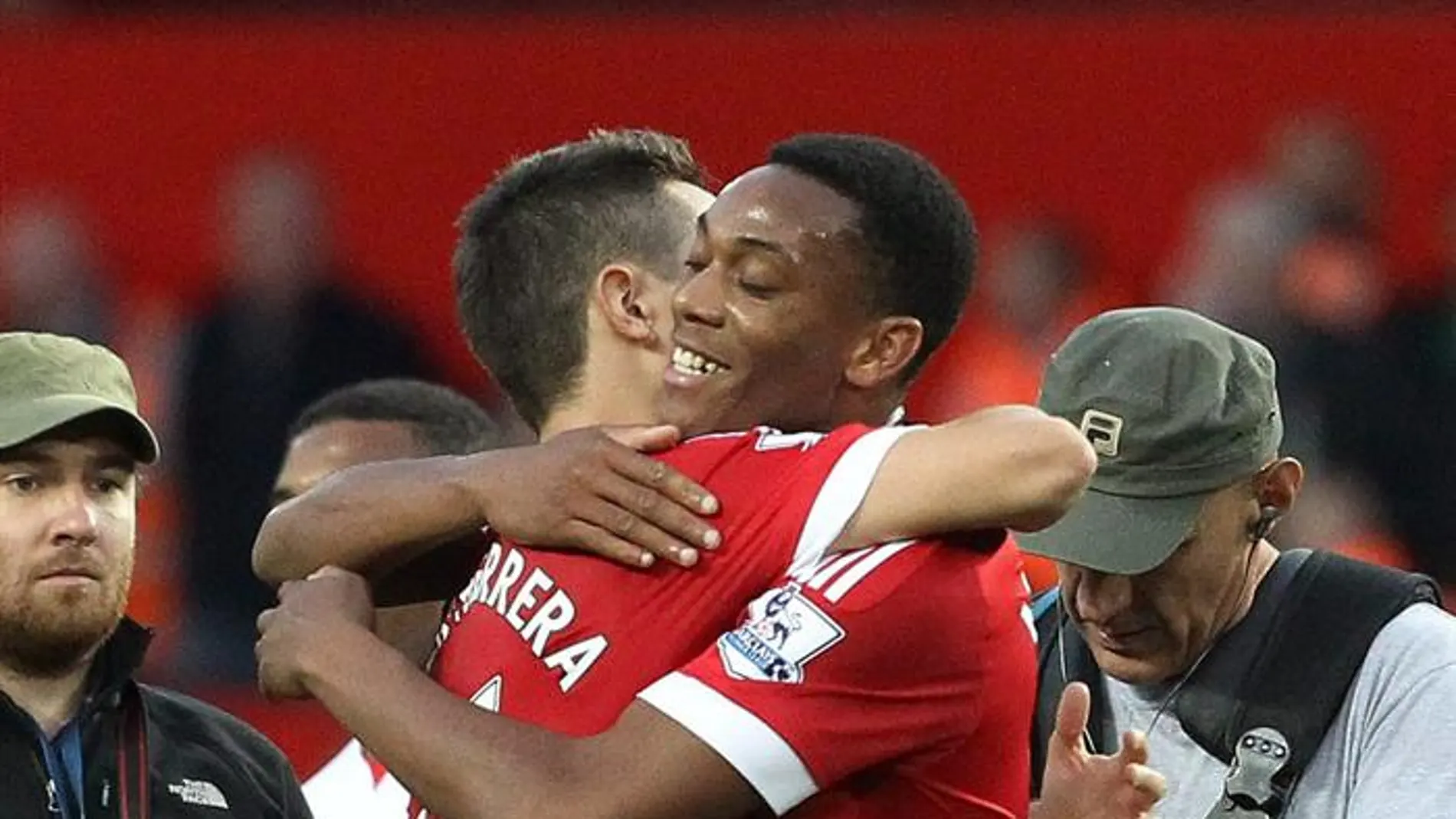 Martial celebra uno de sus goles con Ander Herrera Martial celebra uno de sus goles con Ander Herrera
