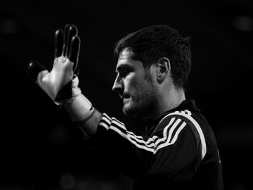 Iker Casillas, saludando a la afición