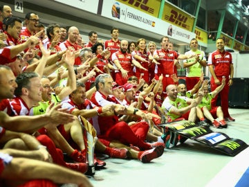 Ferrari festeja la victoria de Seb