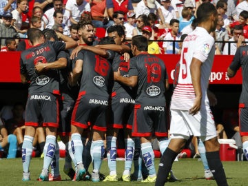 Los jugadores del Celta celebran el gol de Nolito