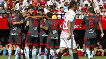 Los jugadores del Celta celebran el gol de Nolito