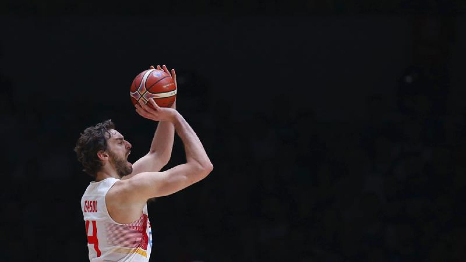Pau Gasol, lanzando a canasta