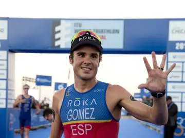 Javier Gómez Noya celebra su quinto campeonato del mundo Javier Gómez Noya celebra su quinto campeonato del mundo
