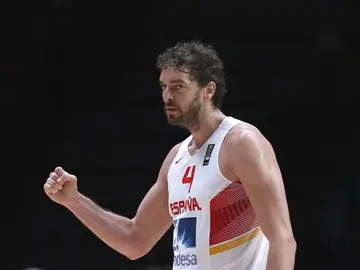 Pau Gasol celebra una canasta contra Lituania Pau Gasol celebra una canasta contra Lituania