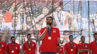 Nikola Mirotic, durante la celebración con la Selección en Madrid Nikola Mirotic, durante la celebración con la Selección en Madrid