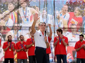Scariolo, durante la celebración de la Selección en Madrid Scariolo, durante la celebración de la Selección en Madrid