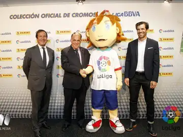 Javier Tebas presenta a 'Capi', la nueva mascota de la Liga Javier Tebas presenta a 'Capi', la nueva mascota de la Liga
