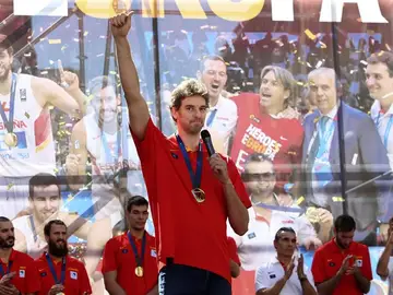 Pau Gasol, durante la celebración de la Selección en Madrid Pau Gasol, durante la celebración de la Selección en Madrid