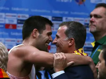 Felipe Reyes, con el Rey Felipe VI Felipe Reyes, con el Rey Felipe VI
