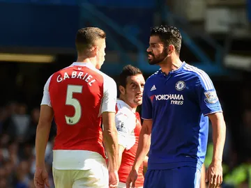 Diego Costa y Gabriel Paulista en el momento de la disputa Diego Costa y Gabriel Paulista en el momento de la disputa