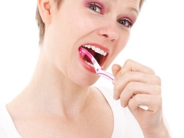 Hay al menos 10 cosas que haces mal al lavarte los dientes.