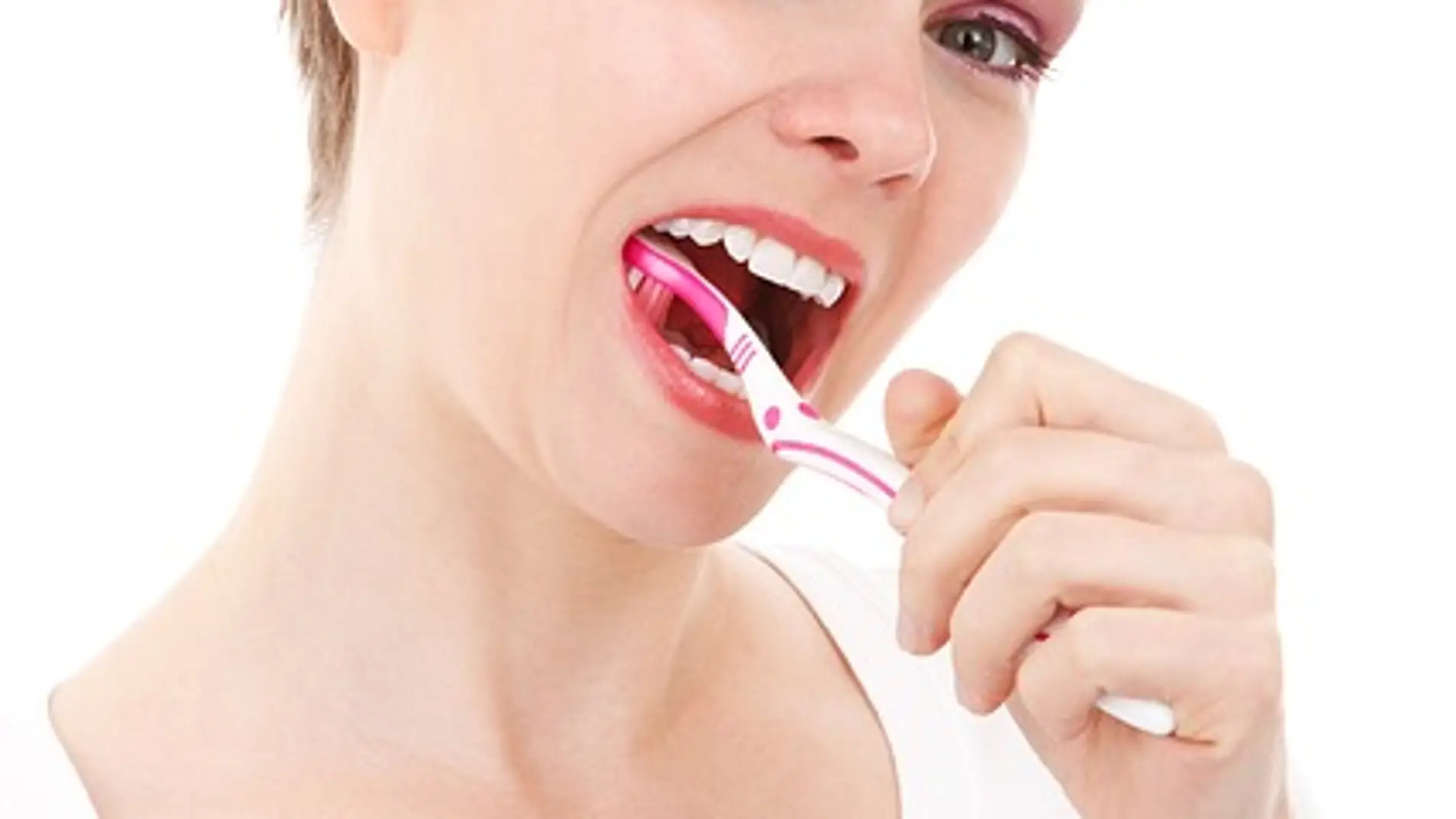 Hay al menos 10 cosas que haces mal al lavarte los dientes.