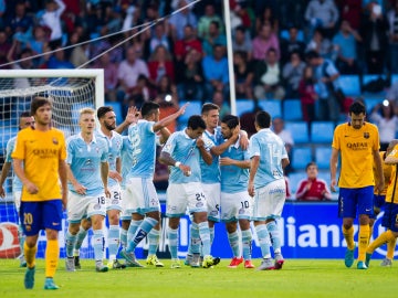 Los jugadores del Celta celebran un gol contra el Barcelona