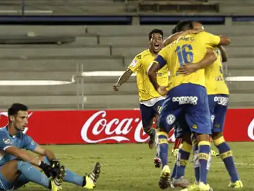 Los jugadores de Las Palmas celebran un gol ante el Sevilla Los jugadores de Las Palmas celebran un gol ante el Sevilla