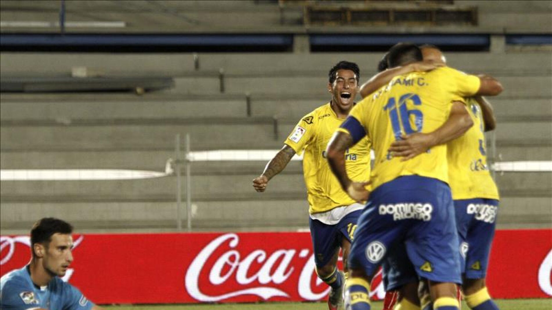 Los jugadores de Las Palmas celebran un gol ante el Sevilla