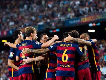 Los jugadores del F.C Barcelona formando una piña