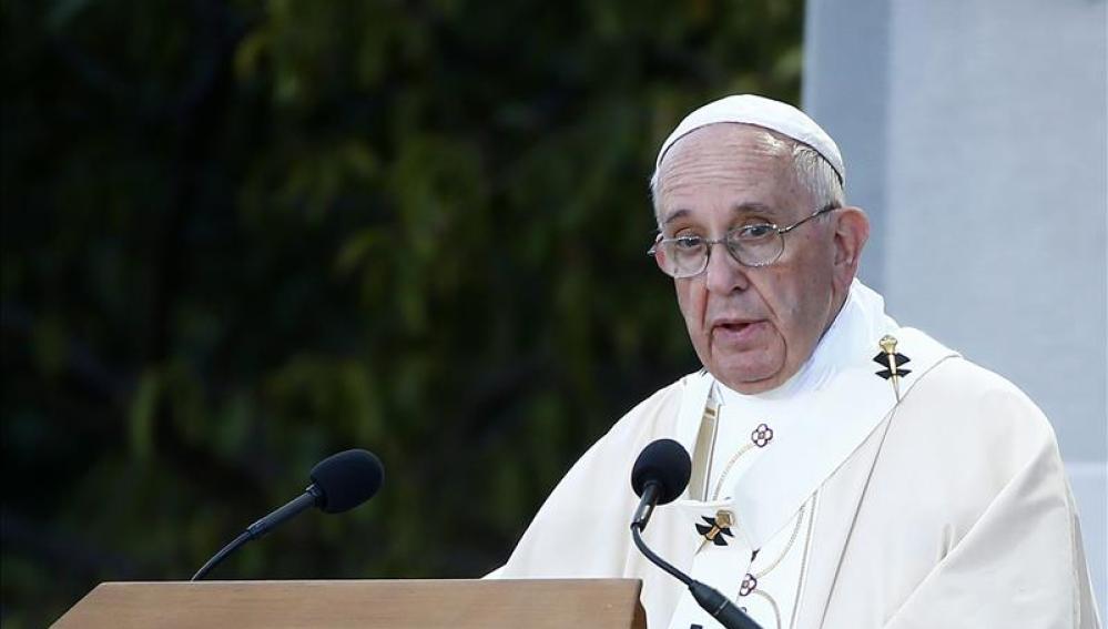 El Papa Francisco da un discurso