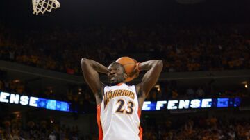 Jason Richardson haciendo un mate con los Golden State Warriors