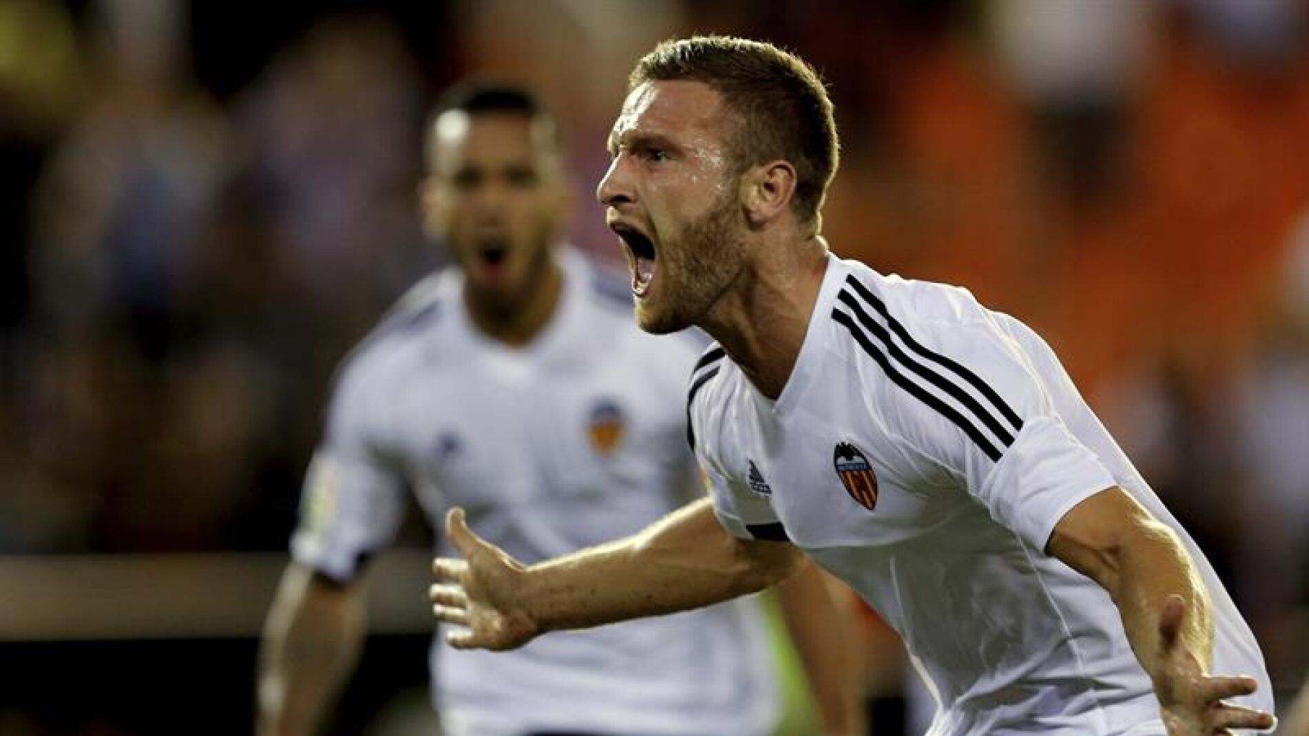 Mustafi celebra su gol en el partido contra el Granada