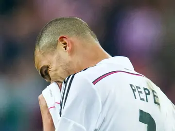 Pepe se lamenta durante un partido con el Real Madrid Pepe se lamenta durante un partido con el Real Madrid