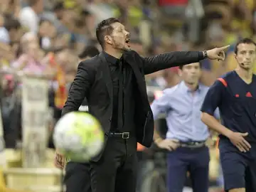 Simeone, durante el partido frente al Villarreal Simeone, durante el partido frente al Villarreal