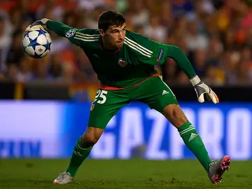 Mathew Ryan en un partido con el Valencia Mathew Ryan en un partido con el Valencia