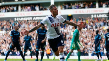 Alderweireld celebra su gol ante el City