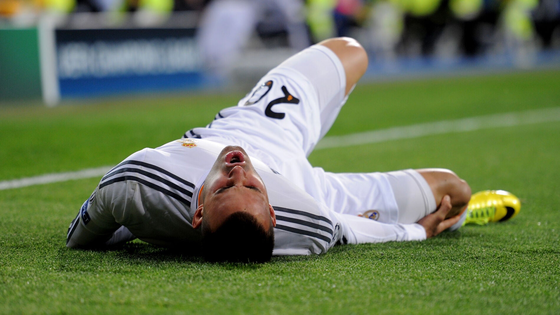 Jes&eacute; Rodr&iacute;guez, dolorido en un partido con el Real Madrid