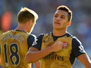 Alexis Sánchez celebra su 'hat-trick' ante el Leicester Alexis Sánchez celebra su 'hat-trick' ante el Leicester