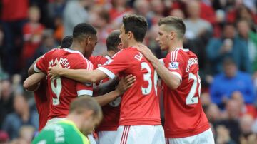 Los jugadores del Manchester United celebran un gol ante los del Sunderland