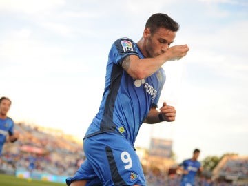 Álvaro Vázquez celebra un gol en el Coliseum Alfonso Pérez