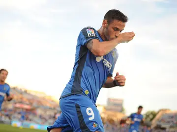 Álvaro Vázquez celebra un gol en el Coliseum Alfonso Pérez Álvaro Vázquez celebra un gol en el Coliseum Alfonso Pérez