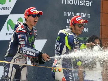 Lorenoz celebra su triunfo junto a Rossi Lorenoz celebra su triunfo junto a Rossi