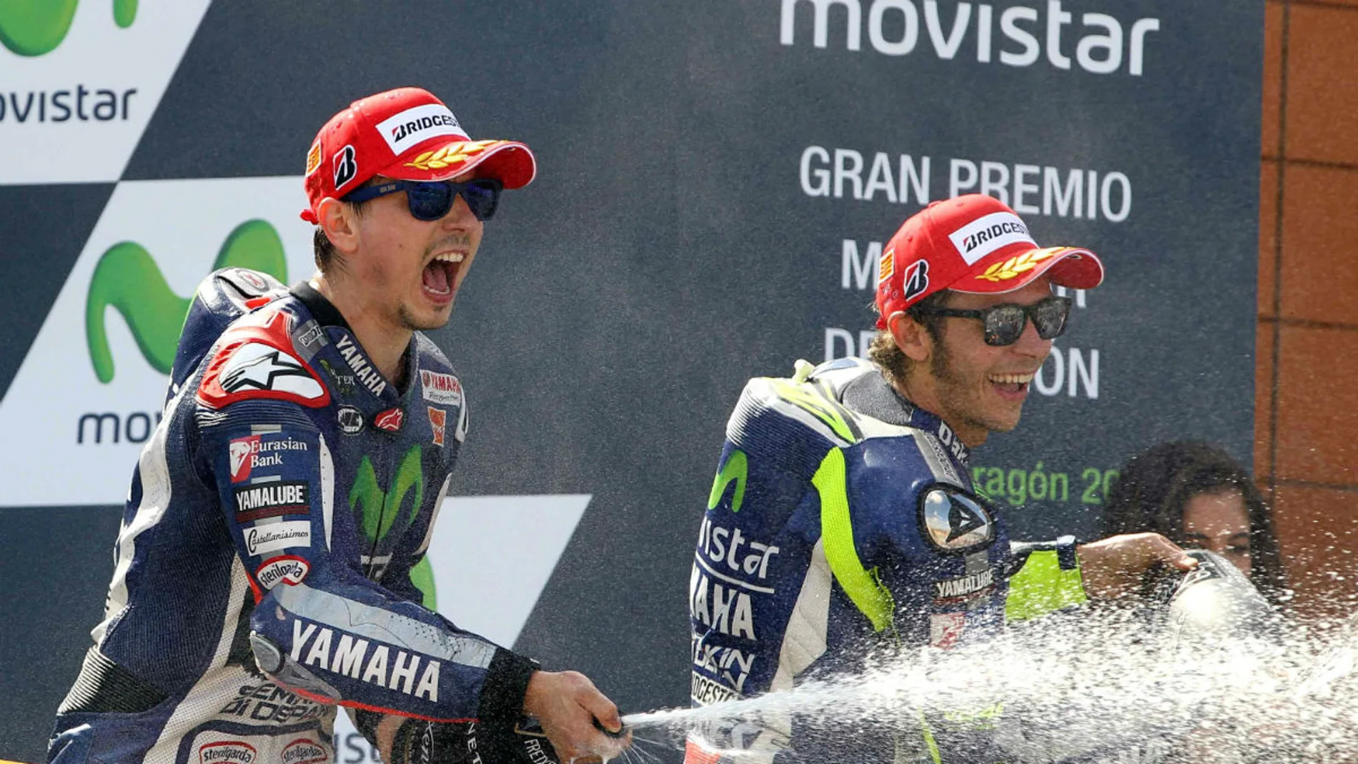 Lorenoz celebra su triunfo junto a Rossi Lorenoz celebra su triunfo junto a Rossi