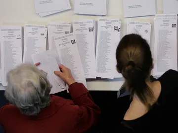 Papeletas de las elecciones a la Generalitat de Cataluña Papeletas de las elecciones a la Generalitat de Cataluña