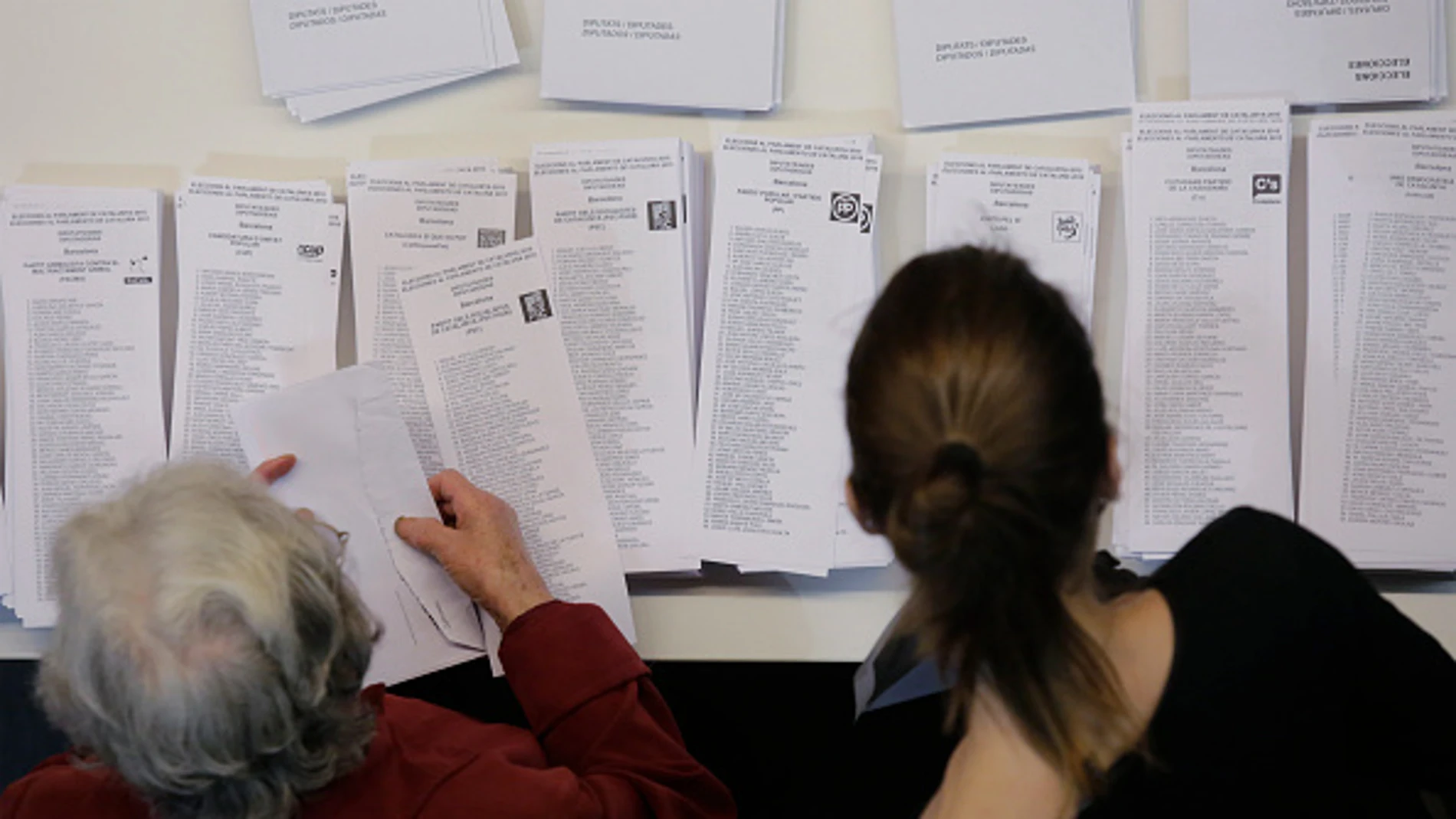 Papeletas de las elecciones a la Generalitat de Cataluña Papeletas de las elecciones a la Generalitat de Cataluña