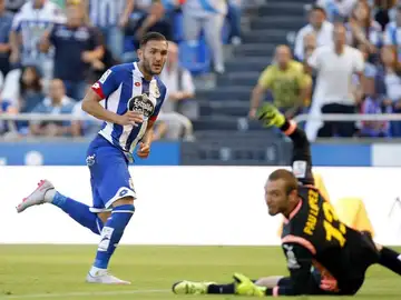 Lucas Pérez anota ante Pau López Lucas Pérez anota ante Pau López
