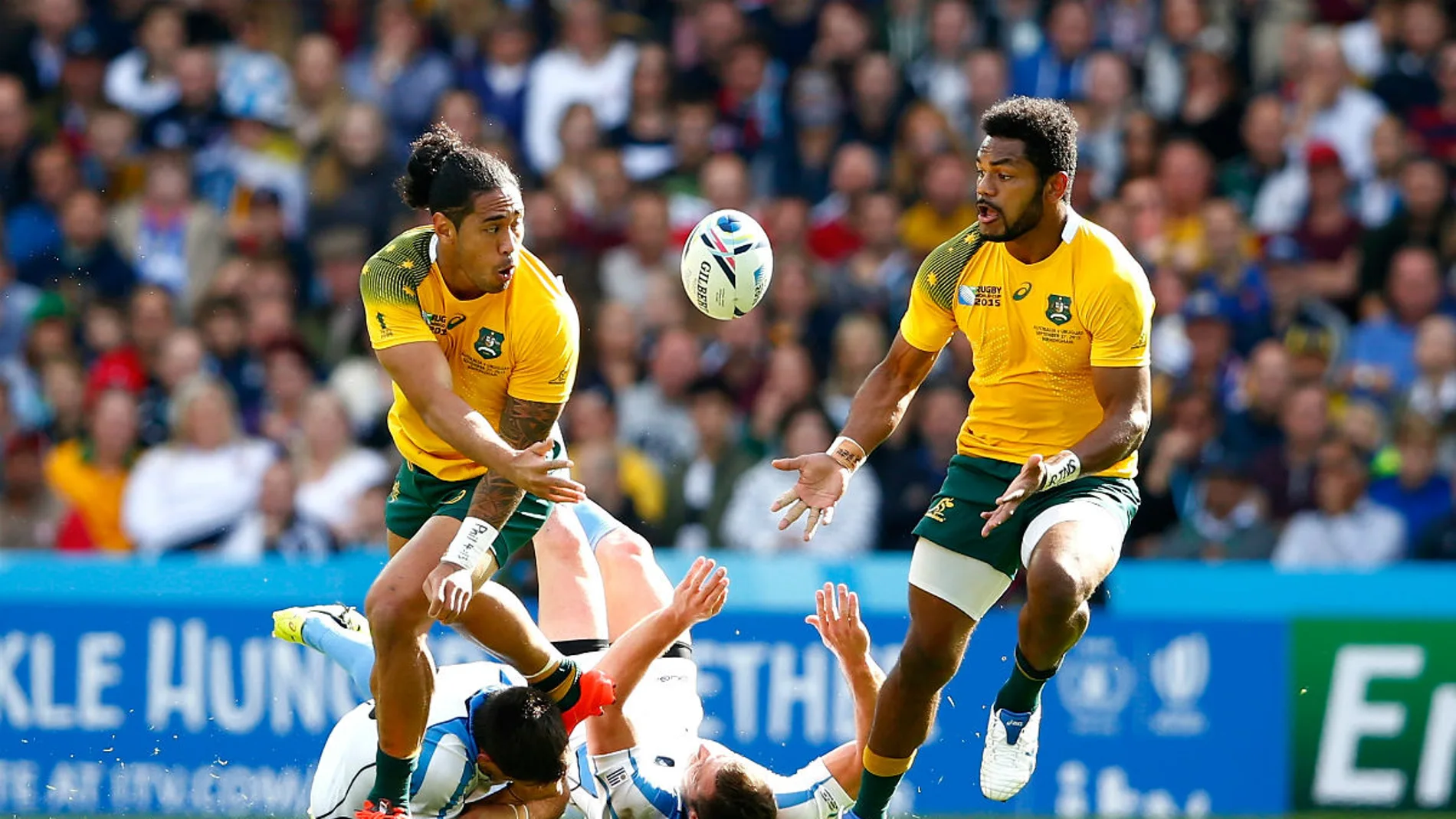 Australia ejecuta un ataque ante la defensa de Uruguay Australia ejecuta un ataque ante la defensa de Uruguay