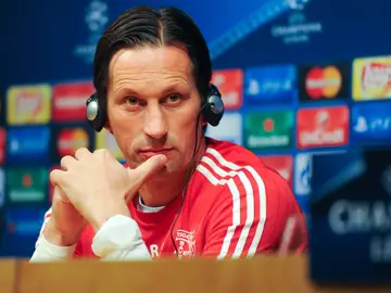 Roger Schmidt durante una rueda de prensa Roger Schmidt durante una rueda de prensa