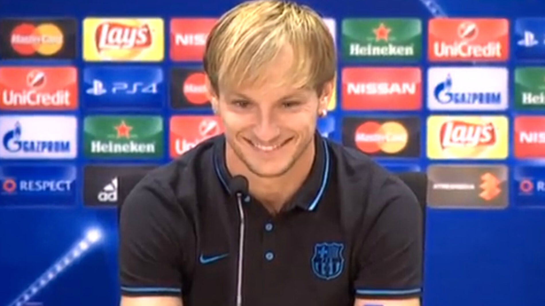 Rakitic en rueda de prensa