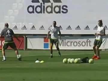 Danilo y Bale, durante el entrenamiento del Real Madrid Danilo y Bale, durante el entrenamiento del Real Madrid