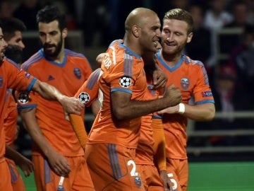 Feghouli celebra su gol ante el Lyon