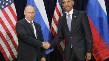 Vladimir Putin saluda a su homólogo Barack Obama.